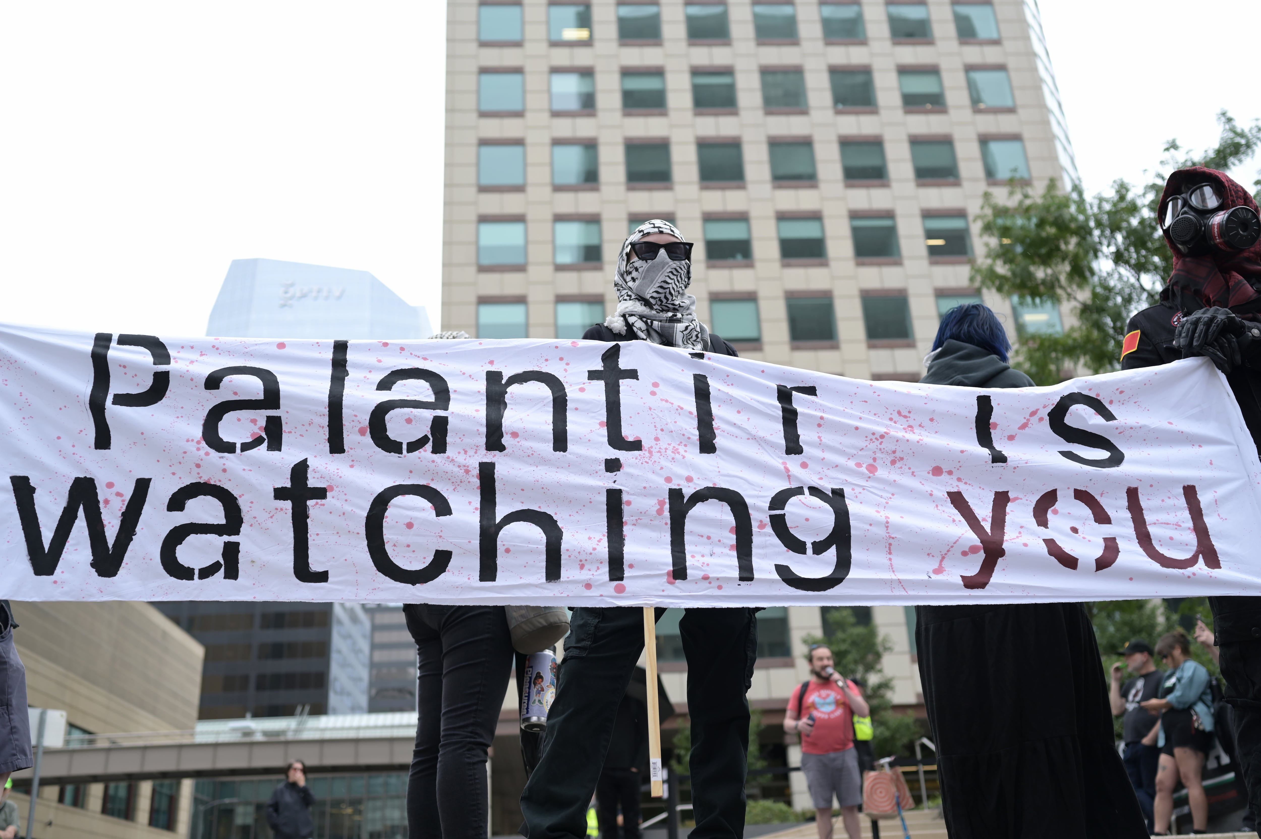 Palantir, el ojo que todo lo ve (y que en todos los charcos se mete): “Somos la primera empresa en ser completamente anti-Woke”