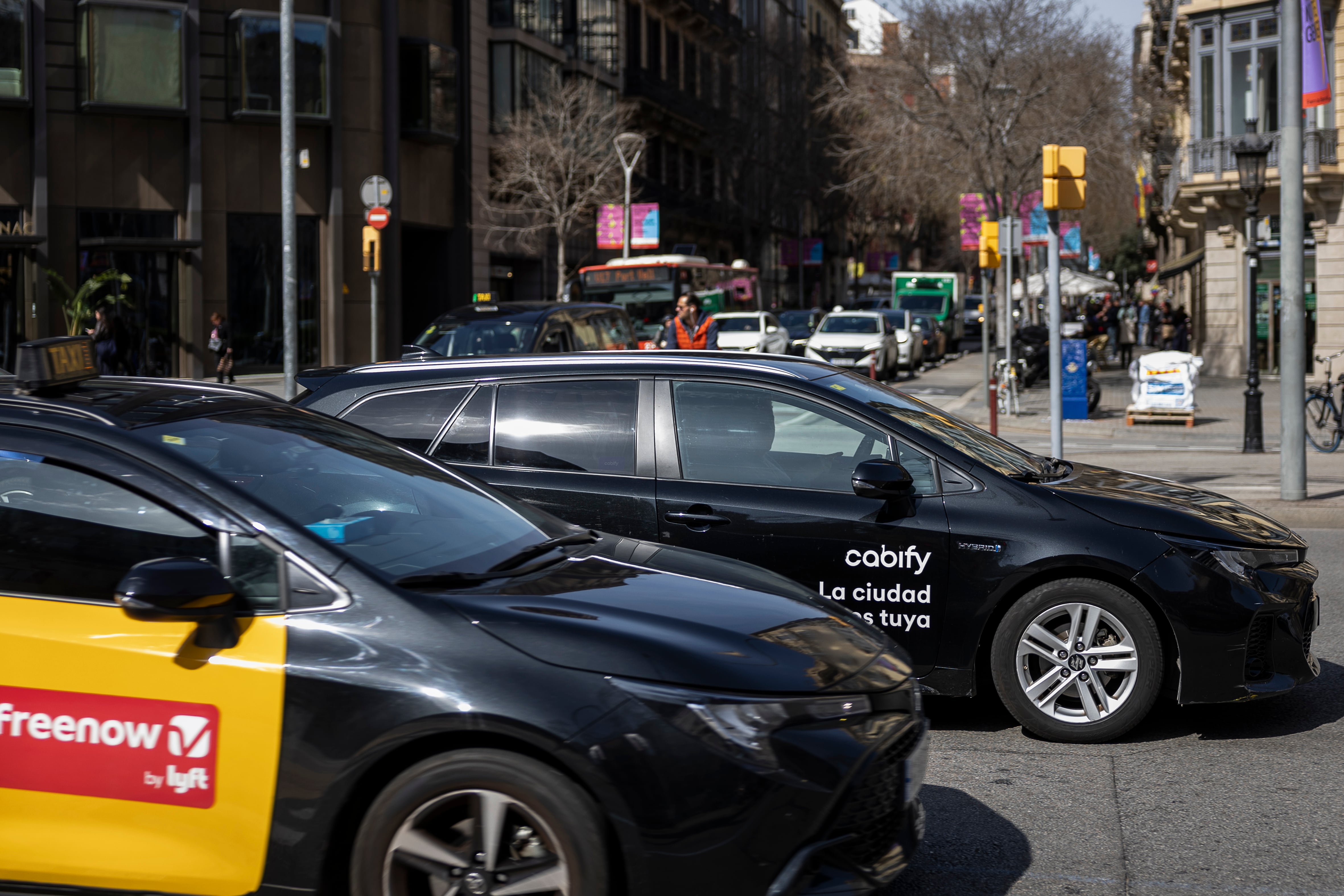Cabify y tres socios de las VTC escapan de medio millón en multas de la Generalitat