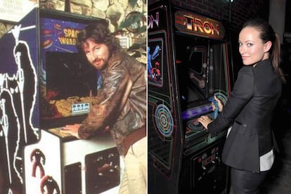 Steven Spielberg y Olivia Wilde, dos jugadores de máquinas arcade con décadas de diferencia.