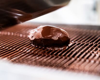 Dátil Medjool cubierto de chocolate 100%, uno de los productos estrella de Kaicao.