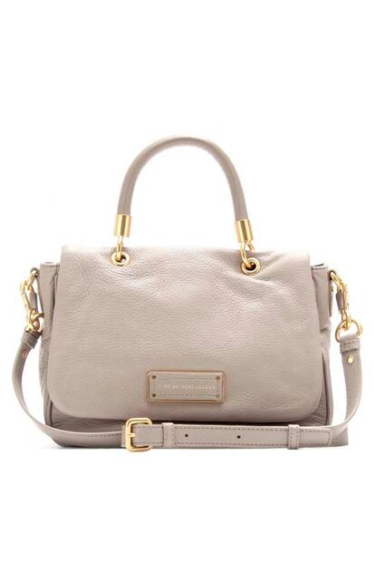 Bolso todoterreno en nude, de Marc Jacobs (de 420 a 295 euros aproximadamente).