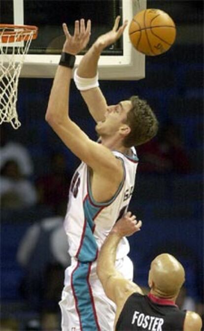 Pau Gasol, en un momento del partido ante los Raptors.