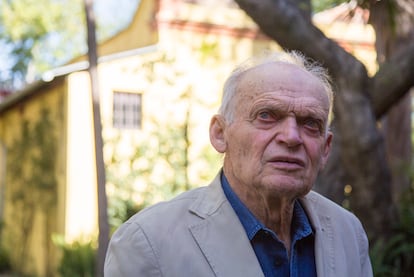 Esteban Volkov en el jardín del Museo Casa de León Trotsky.