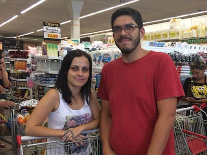 Casal que resolveu estocar comida em Vit&oacute;ria.