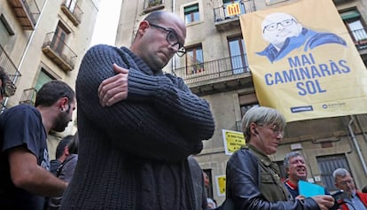 Joan Coma, regidor de la CUP, durant l'acte de concentració a Vic després de negar-se a declarar a l'Audiència Nacional.