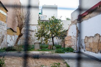 Interior of one of the houses in Son Espanyolet demolished for the construction of a new work.