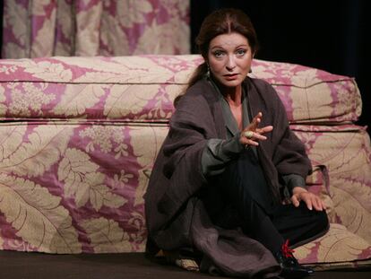 Marie-France Pisier, en el teatro Gaite Montparnasse de París en 2004.
