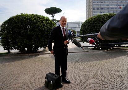 Olaf Scholz atiende a la prensa durante la cumbre del G-20 en Roma.