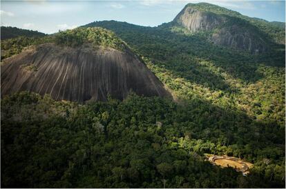 Aldeia Demini, em meio à floresta amazônica.