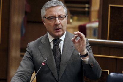 El ministro de Fomento, José Blanco, durante su intervención ante el pleno del Congreso este miércoles.