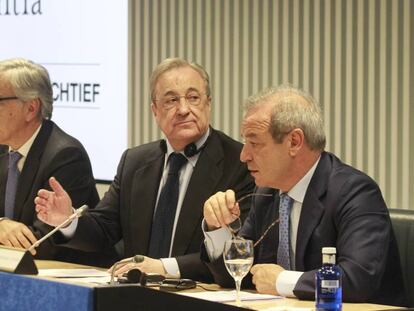 Giovanni Castellucci, CEO de Atlantia, Florentino Pérez, presidente de ACS y Marcelino Fernández, presidente de Hochtief, en la presentación de su opa conjunta.