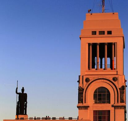 Parte de la fachada del Círculo de Bellas Artes.