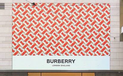 El nuevo logo de Burberry, en una tienda de Hong Kong.