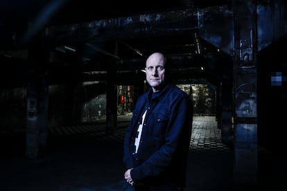 Conceptual artist Trevor Paglen, in front of his installation at the Matadero Madrid center, on February 1. 