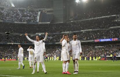 Los jugadores del Real Madrid tras finalizar el encuentro.