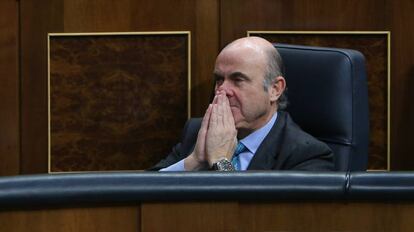 Luis de Guindos durante el Pleno del Congreso de los Diputados, el pasado 6 de febrero.