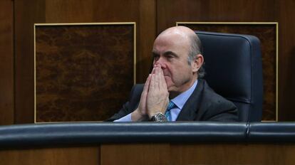 Luis de Guindos durante el  Pleno del Congreso de los Diputados, el pasado 6 de febrero. 