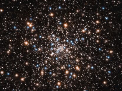 Imagen de estrellas (NGC 6397) tomada por el telescopio espacial 'Hubble'.