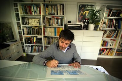Paco Roca, en su estudio de Valencia.