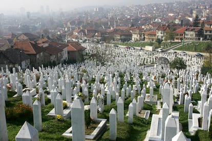 Cementerio de Kovaci, en Sarajevo. Durante el cerco sobre esta ciudad murieron más de 10.000 personas. De ellas, 
1.600 eran niños.