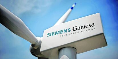 Turbina con el logo de Siemens Gamesa en Zamudio (Vizcaya).