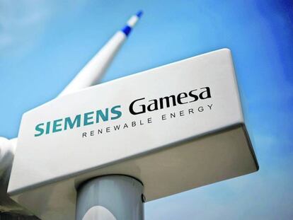 Turbina con el logo de Siemens Gamesa en Zamudio (Vizcaya).