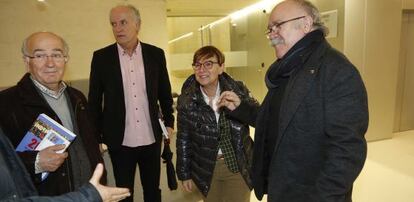 Josep Lluís Carod Rovira, primero por la derecha, en el acto de presentación del libro '2014. La hora de Cataluña' en San Sebastián.