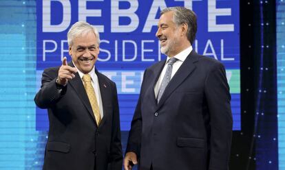 Sebasti&aacute;n Pe&ntilde;era y Alejandro Guillier tras el debate electoral.