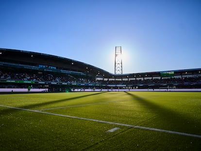 Un campo de fútbol de césped artificial en Silkeborg, Dinamarca.