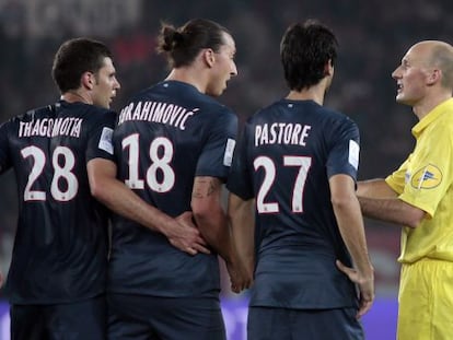 Motta, Ibrahimovic y Pastore durante el partido contra el Girondins.