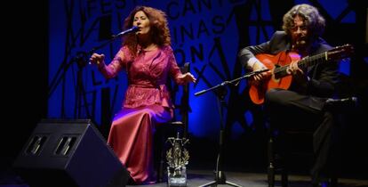 Antonia Contreras interpreta un cante en el Festival de las Minas. 