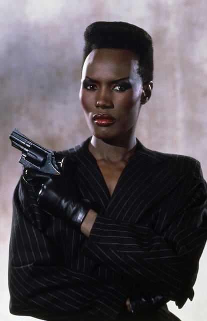 La actriz de 1.75 metros de altura y origen jamaicano Grace Jones en 'Panorama para matar’, rodada en 1984.