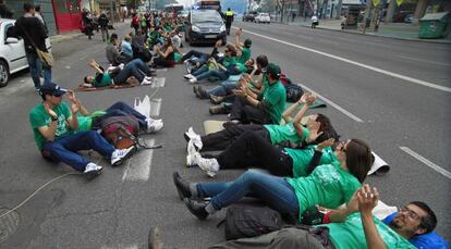 Protesta en Sevilla de los profesores interinos.