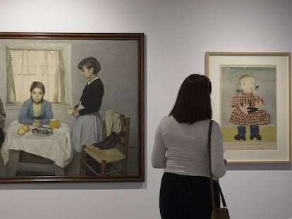 'Niñas pobres', de Martínez Díaz (izquierda) y 'Maya con delantal', de Picasso, en el Centro de Iniciativas Culturales de Sevilla.