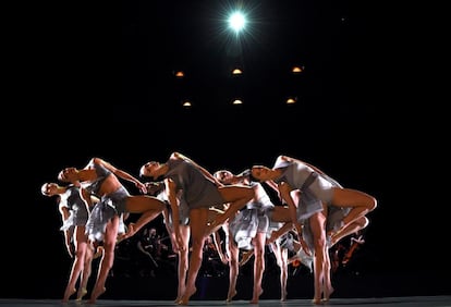 Bailarines de la Sidney Dance Company Triptych durante un ensayo general en Sidney (Australia).