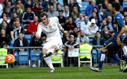 Bale marca el tercer gol durante el partido.