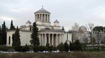 El Observatorio Astronómico, en el confín sur del Retiro, obra de Villanueva. En un edificio contiguo está el telescopio Herschel.