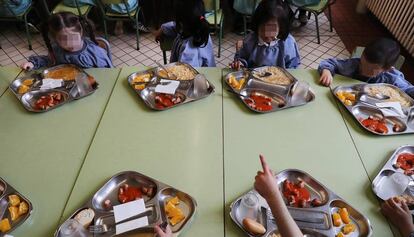 El menjador escolar d'un col·legi en El Raval.