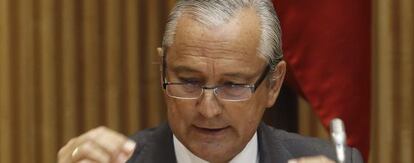 El director general de la Guardia Civil, Arsenio Fernández de Mesa, durante su comparecencia en Congreso.