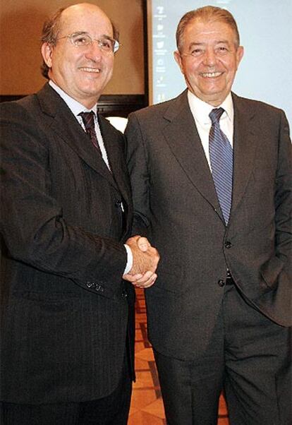 Antoni Brufau (izquierda), junto a Salvador Gabarró.
