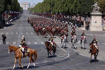 La Guardia Republicana Montada participa en el desfile. El Da Nacional de Francia recuerda la toma del poder por parte del pueblo frente a un gobierno tirnico, durante la Revolucin Francesa.