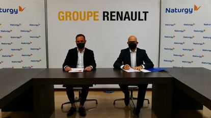 Firma del acuerdo entre Naturgy y Renault.