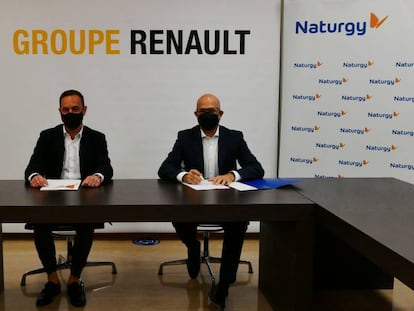 Firma del acuerdo entre Naturgy y Renault.