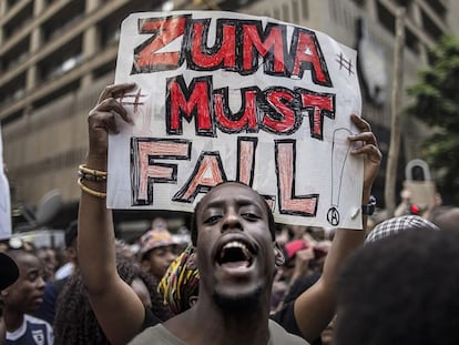 Protesta juvenil contra la subida de tasas universitarias en Sudáfrica.