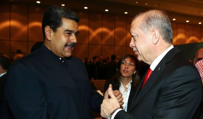 El presidente venezolano, Nicol&aacute;s Maduro, el mi&eacute;rcoles con su hom&oacute;logo turco, Recep Tayyip Erdogan.