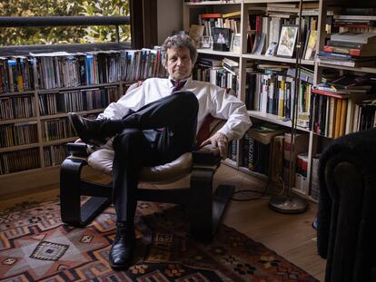 Arturo Fontaine en su casa en Santiago, Chile, el 24 de marzo.
