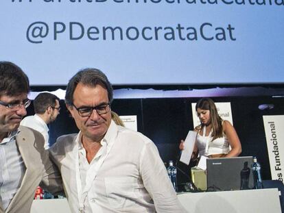 Carles Puigdemont, junto a Artur Mas en el congreso que fundó el PDC.