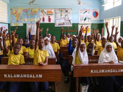 Estudiantes de primaria en la escuela Zanaki de Dar es Salaam, Tanzania.