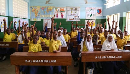 Estudiantes de primaria en la escuela Zanaki de Dar es Salaam, Tanzania.