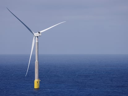 Un aerogenerador fabricado por Siemens Gamesa, frente a las costas de Gran Canaria.